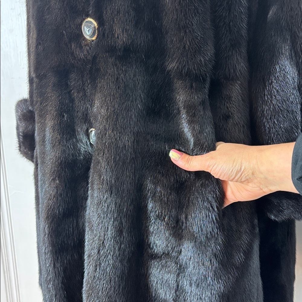 Vintage Reversible Mink Coat Dark Brown / Black (A-Line Cut). Estimated size 16. - Picture 6 of 12